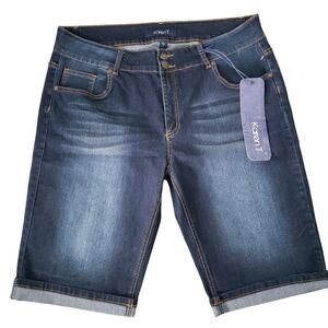 STRETCHY DENIM SHORTS NWT SIZE 22
